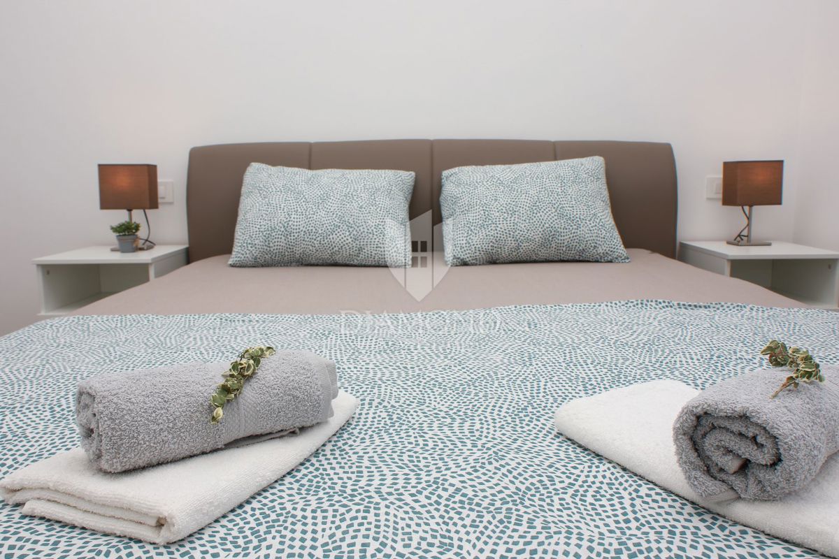 Umag, okolica, moderna hiša z bazenom in 3 ločenimi enotami!