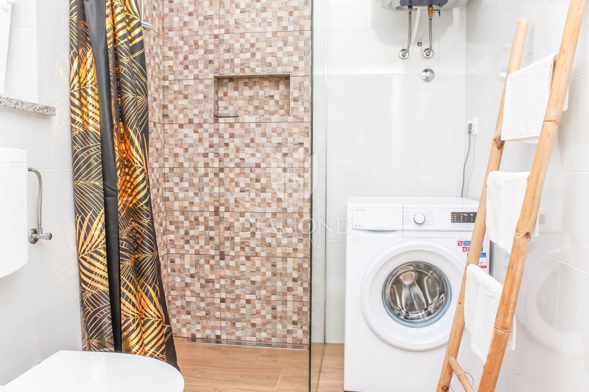 Umag, okolica, moderna hiša z bazenom in 3 ločenimi enotami!