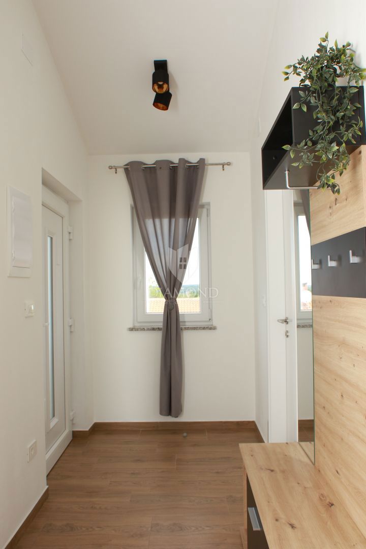 Umag, okolica, moderna hiša z bazenom in 3 ločenimi enotami!