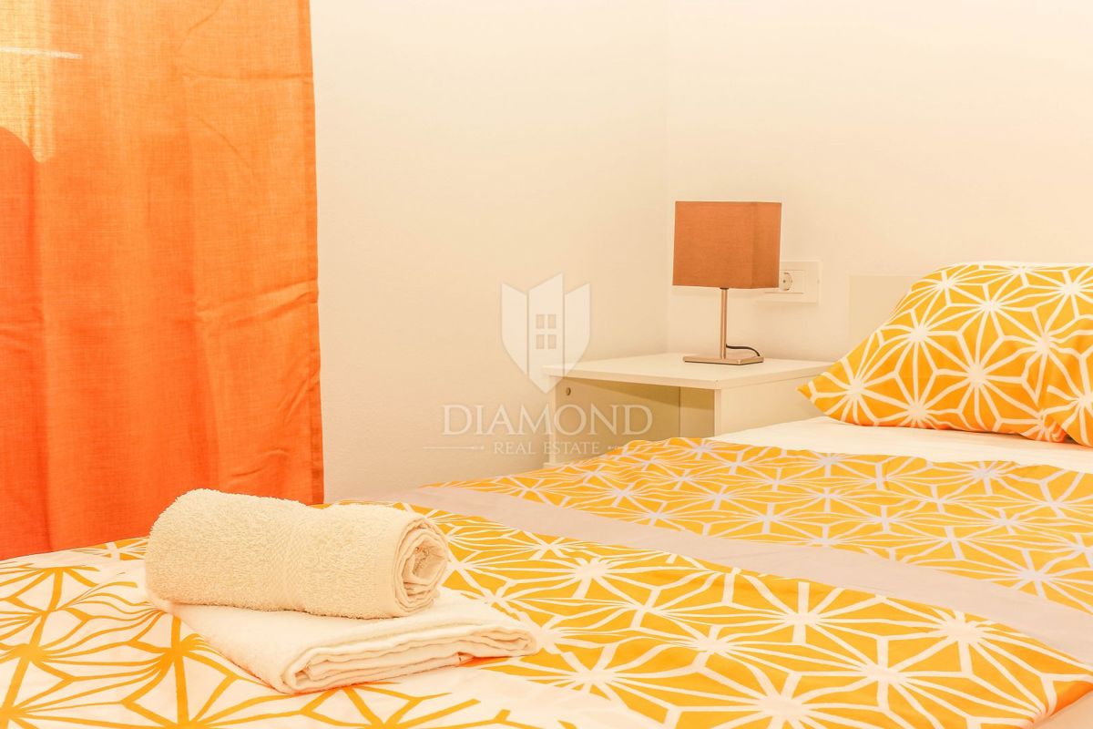 Umag, okolica, moderna hiša z bazenom in 3 ločenimi enotami!