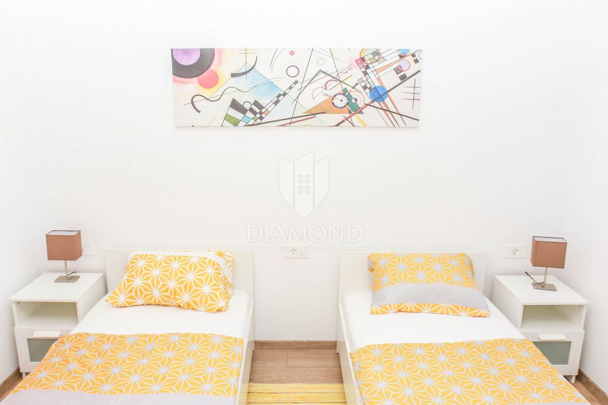 Umag, okolica, moderna hiša z bazenom in 3 ločenimi enotami!