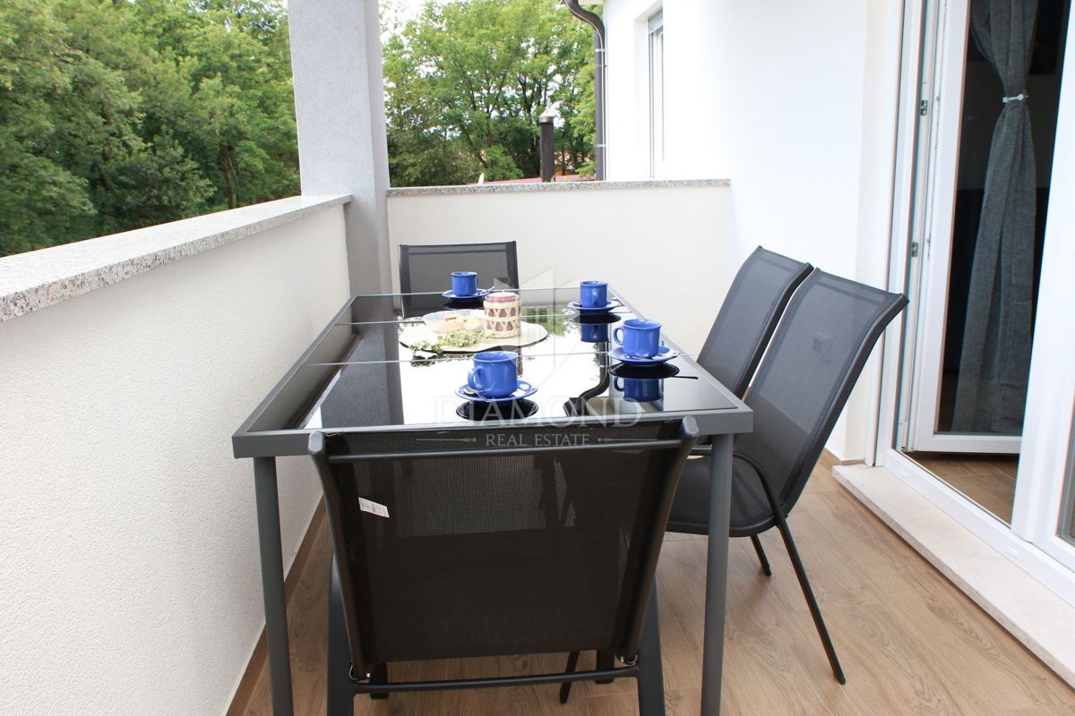 Umag, okolica, moderna hiša z bazenom in 3 ločenimi enotami!