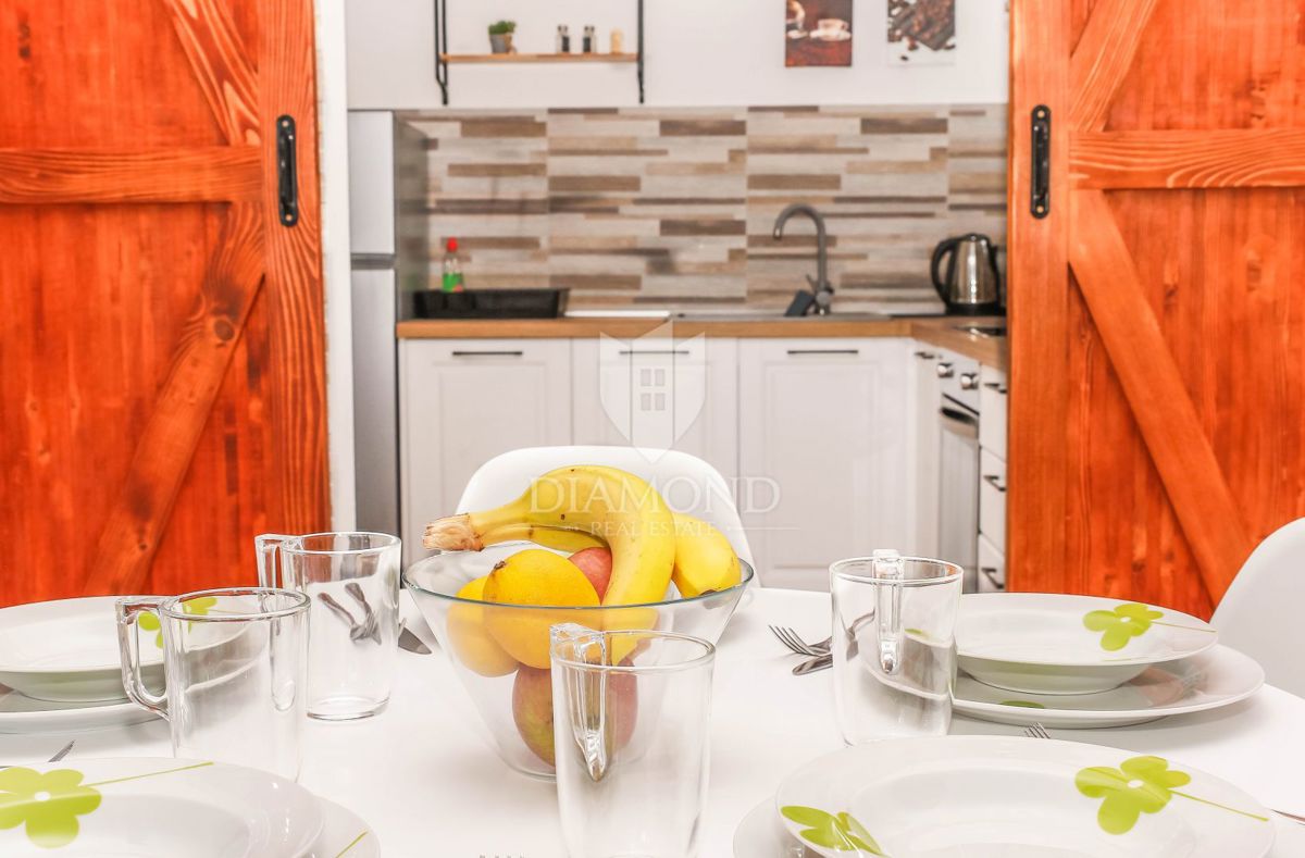 Umag, okolica, moderna hiša z bazenom in 3 ločenimi enotami!