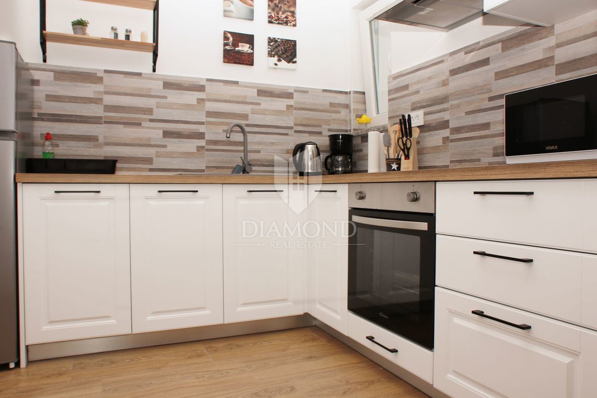 Umag, okolica, moderna hiša z bazenom in 3 ločenimi enotami!