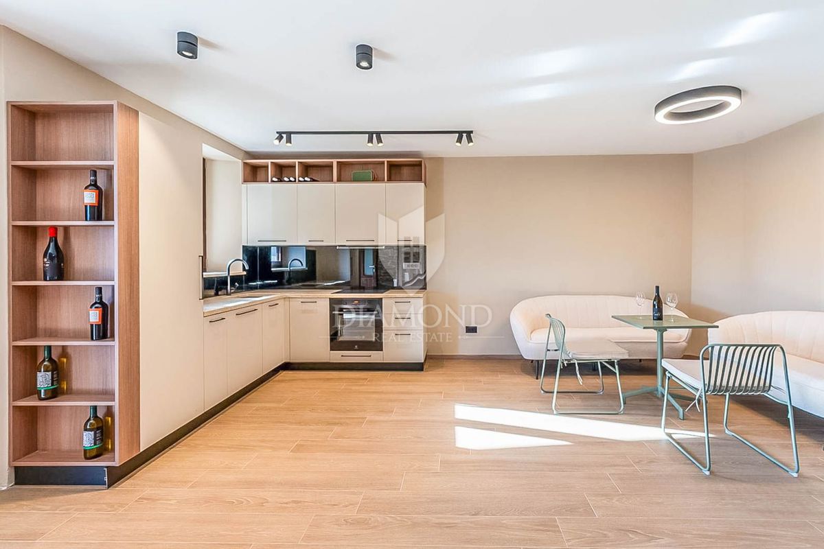 Poreč, okolica, elegantna kamnita hiša z bazenom in sončnim vrtom!