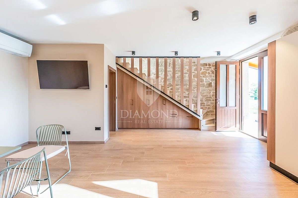 Poreč, okolica, elegantna kamnita hiša z bazenom in sončnim vrtom!