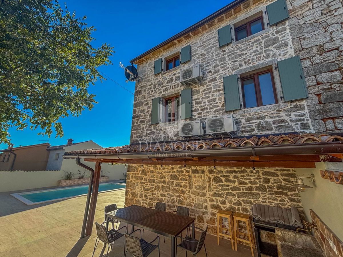 Poreč, okolica, elegantna kamnita hiša z bazenom in sončnim vrtom!
