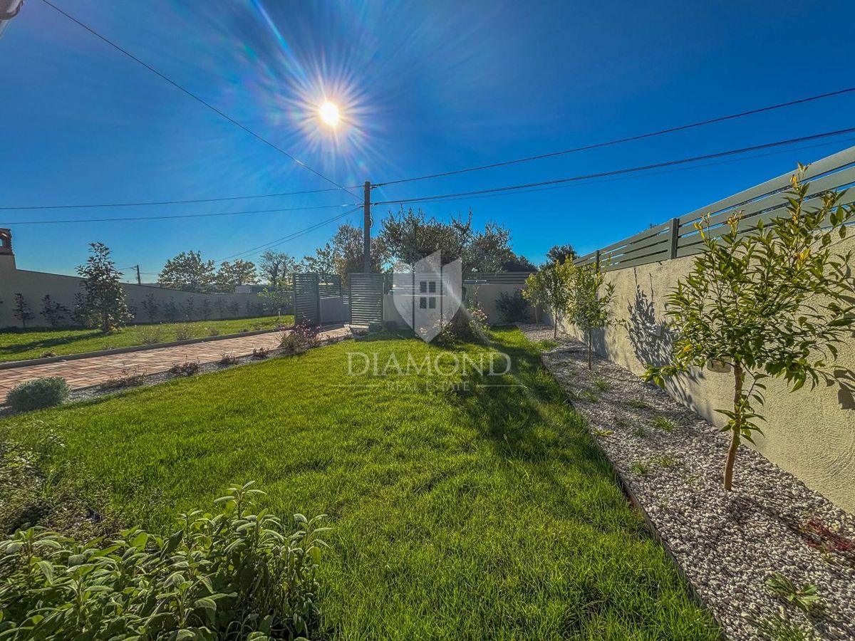 Poreč, okolica, elegantna kamnita hiša z bazenom in sončnim vrtom!