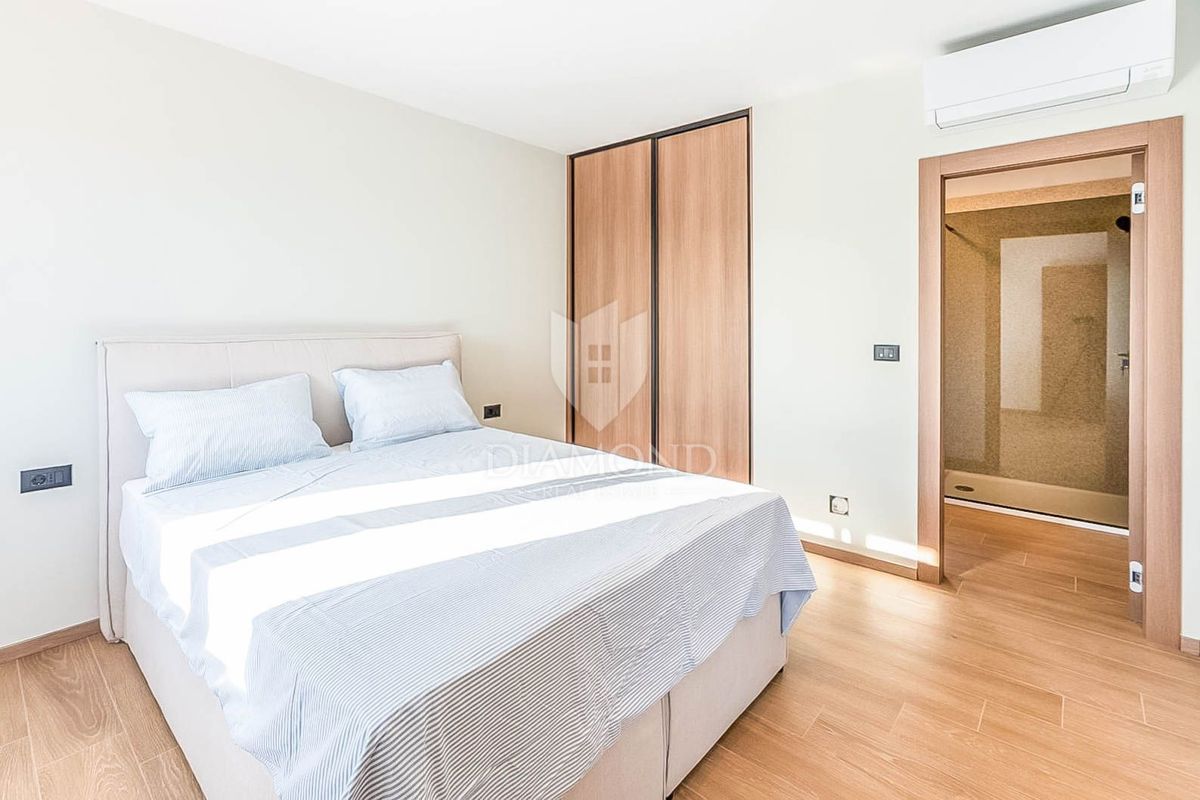 Poreč, okolica, elegantna kamnita hiša z bazenom in sončnim vrtom!