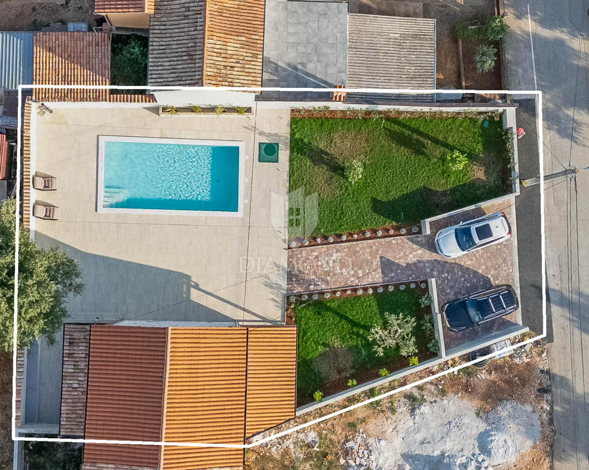 Poreč, okolica, elegantna kamnita hiša z bazenom in sončnim vrtom!