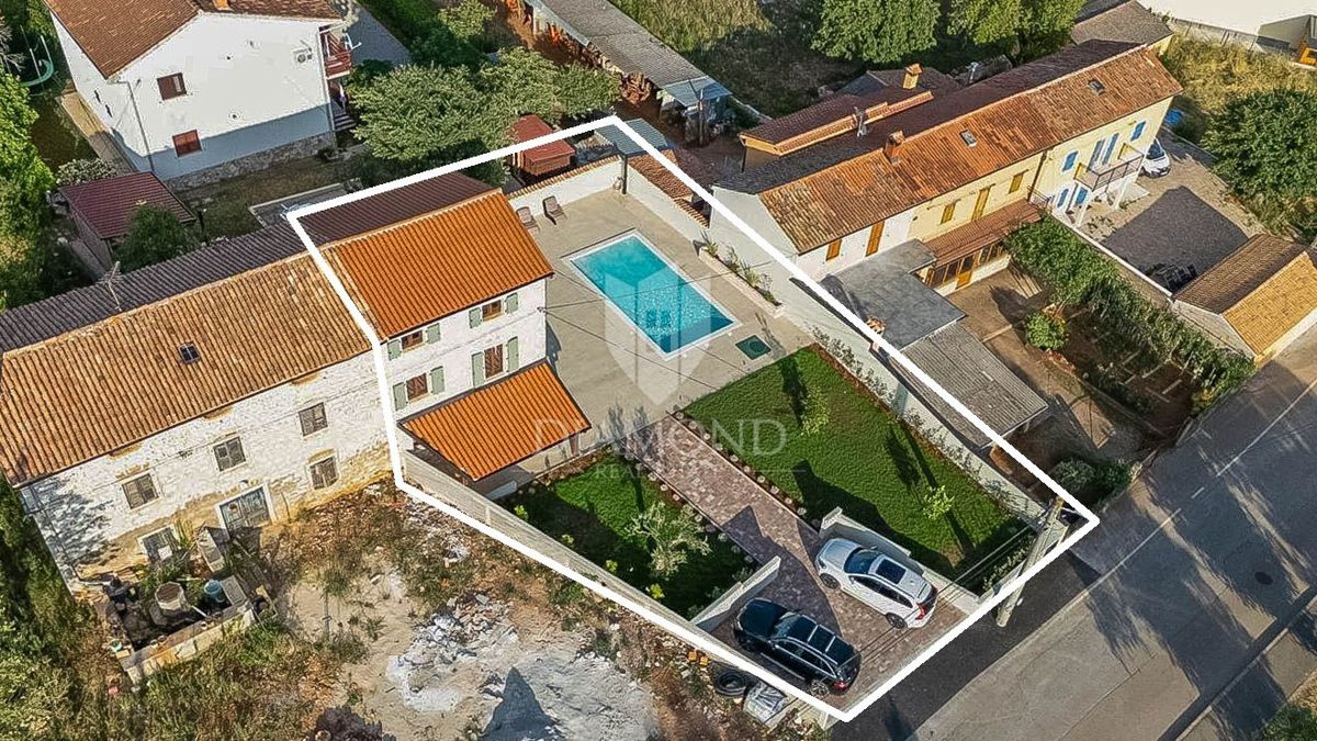 Poreč, okolica, elegantna kamnita hiša z bazenom in sončnim vrtom!