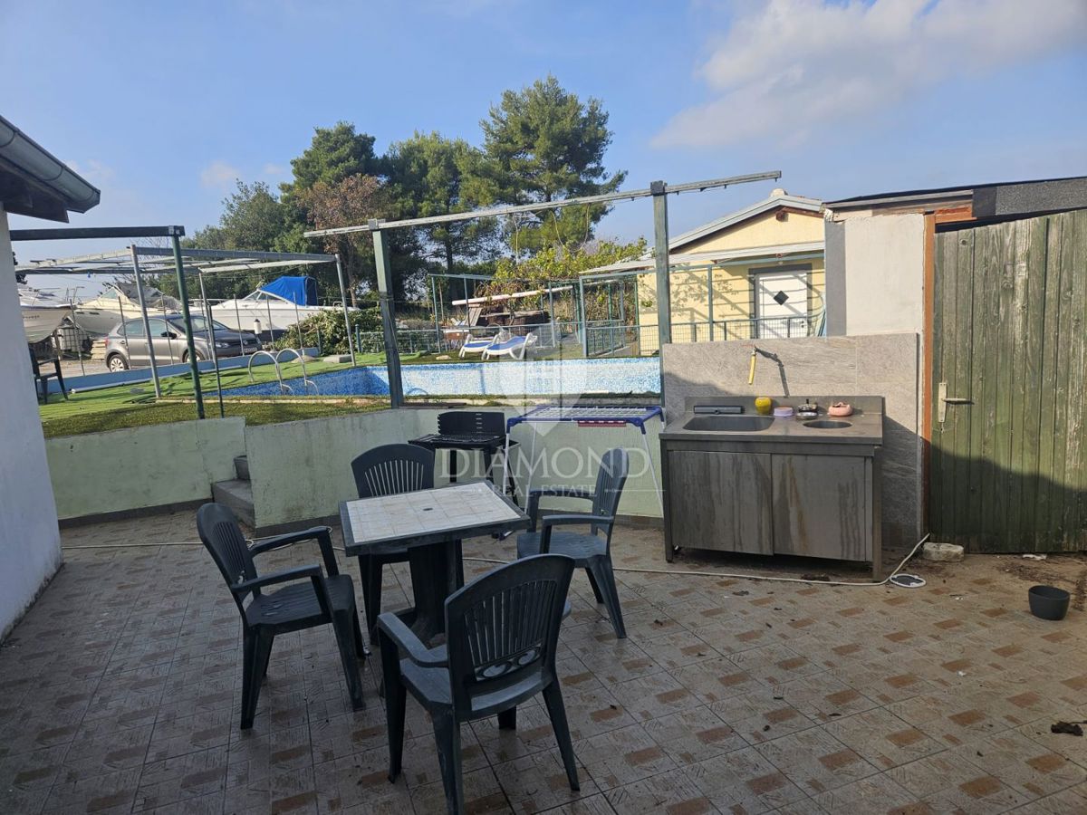 PRILOŽNOST!! ROVINJ! TRI HIŠE IN BAZEN!