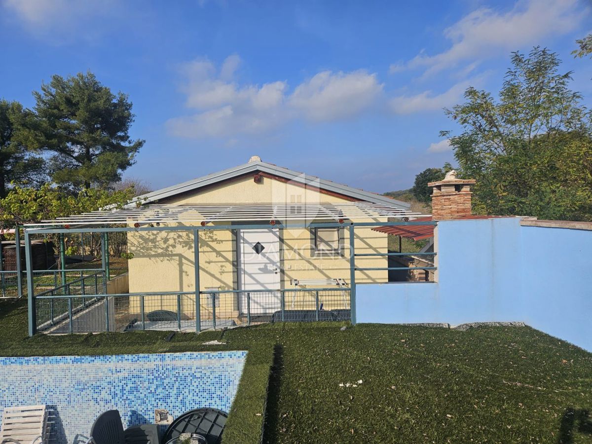 PRILOŽNOST!! ROVINJ! TRI HIŠE IN BAZEN!