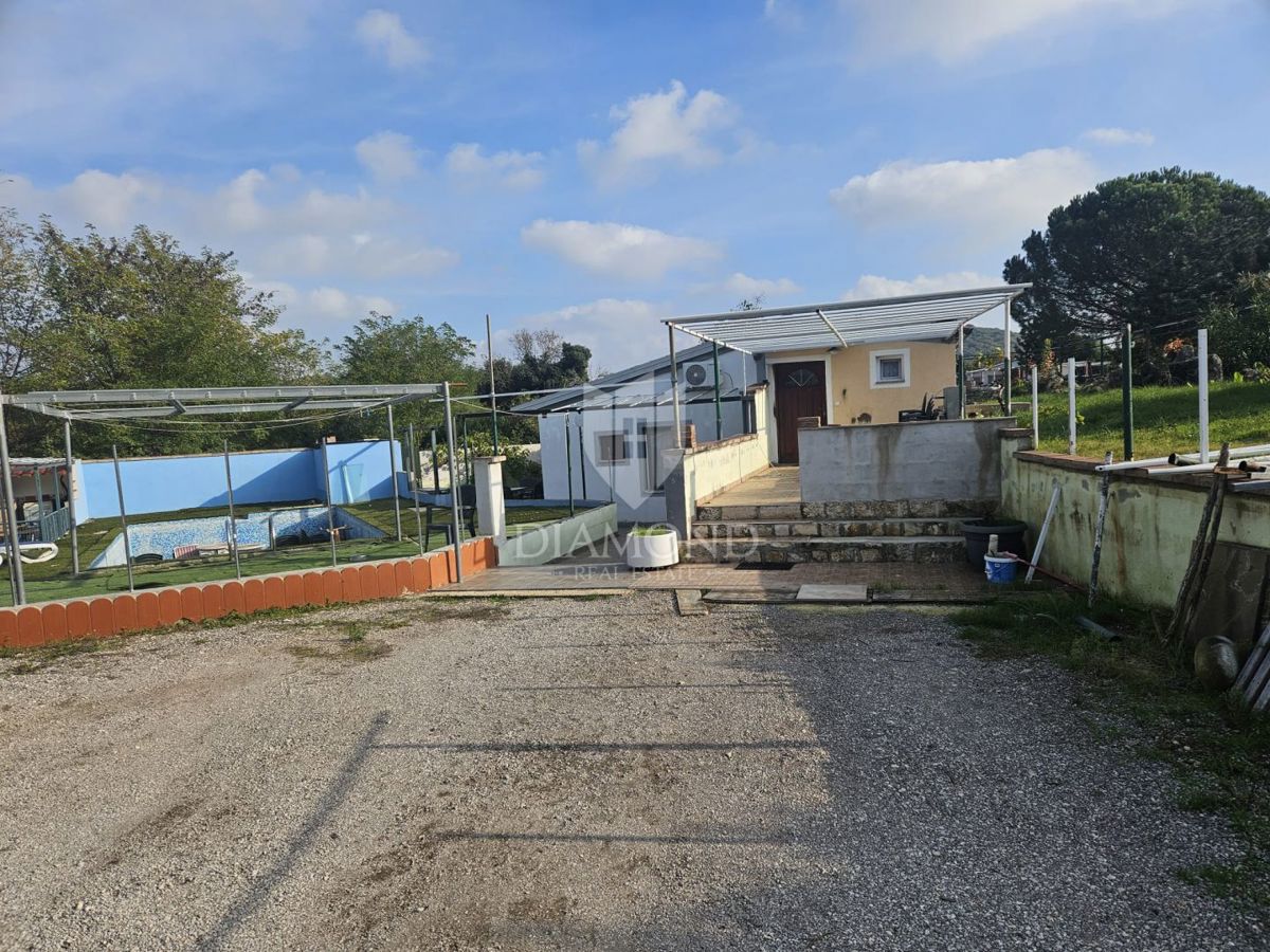 PRILOŽNOST!! ROVINJ! TRI HIŠE IN BAZEN!