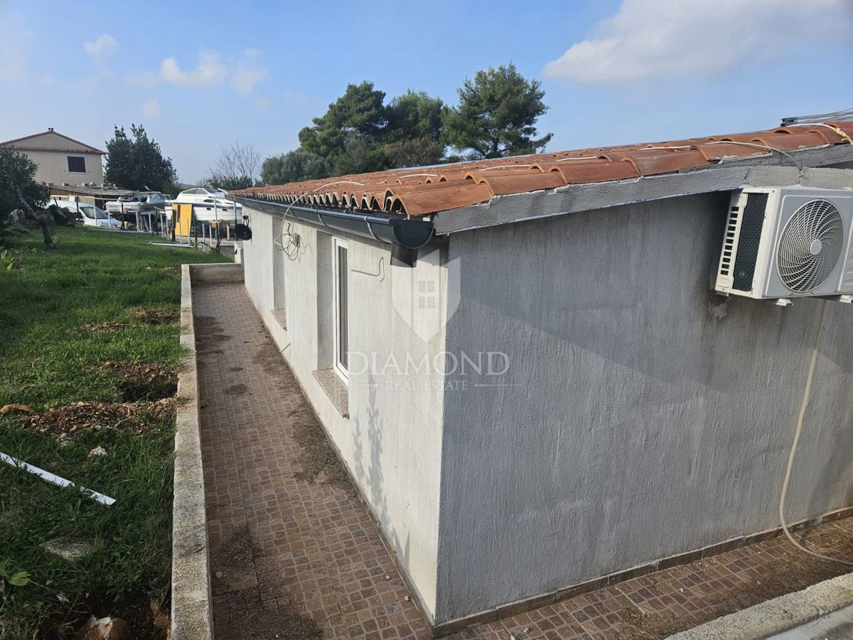 PRILOŽNOST!! ROVINJ! TRI HIŠE IN BAZEN!