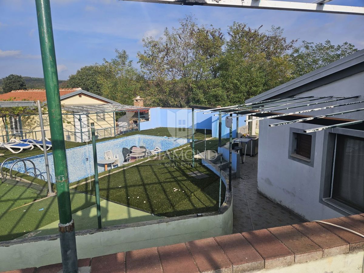 PRILOŽNOST!! ROVINJ! TRI HIŠE IN BAZEN!