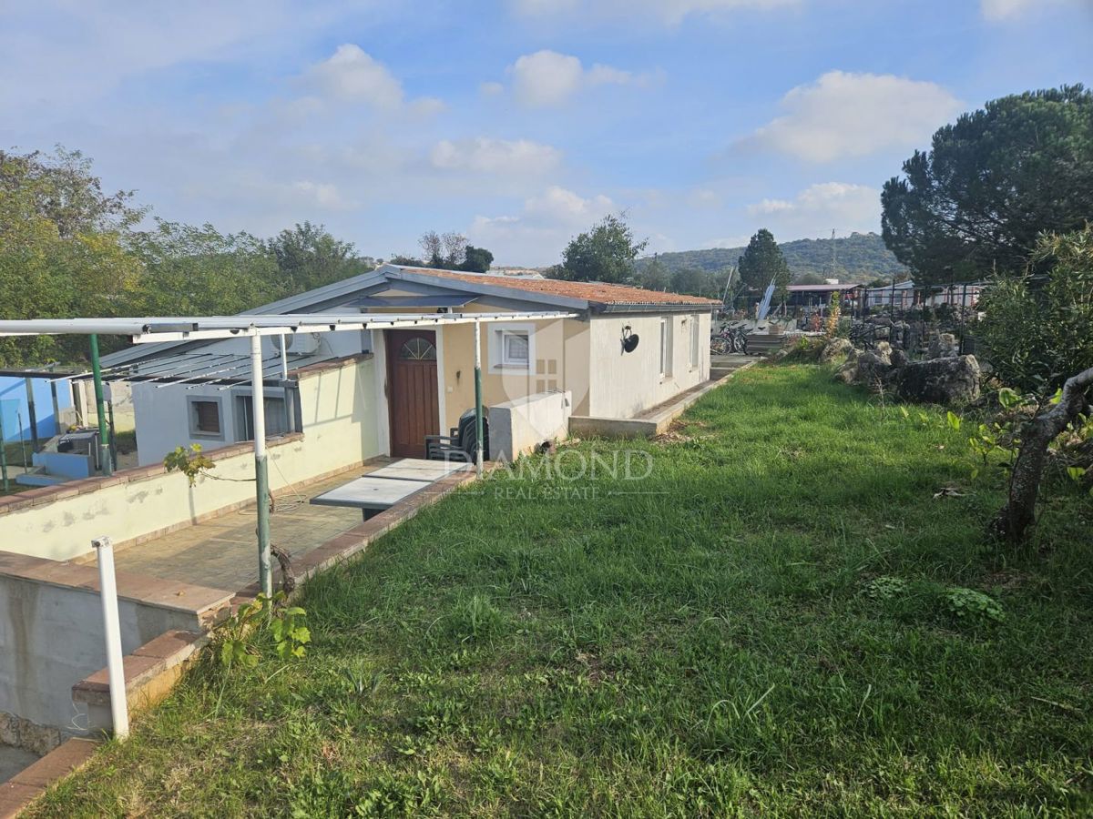 PRILOŽNOST!! ROVINJ! TRI HIŠE IN BAZEN!