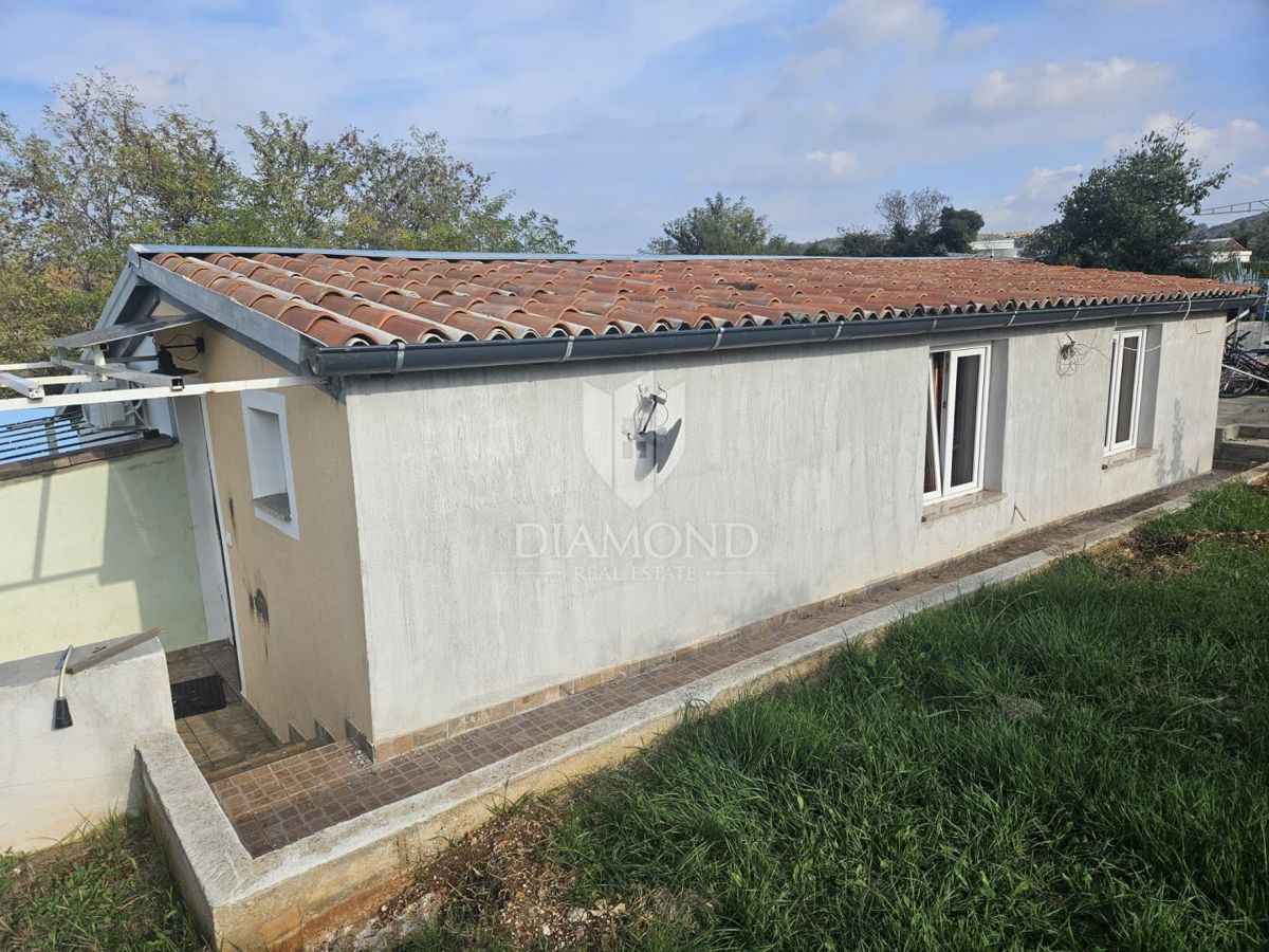 PRILOŽNOST!! ROVINJ! TRI HIŠE IN BAZEN!