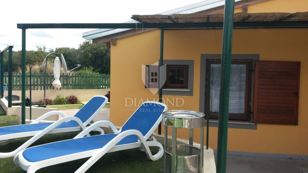 PRILOŽNOST!! ROVINJ! TRI HIŠE IN BAZEN!