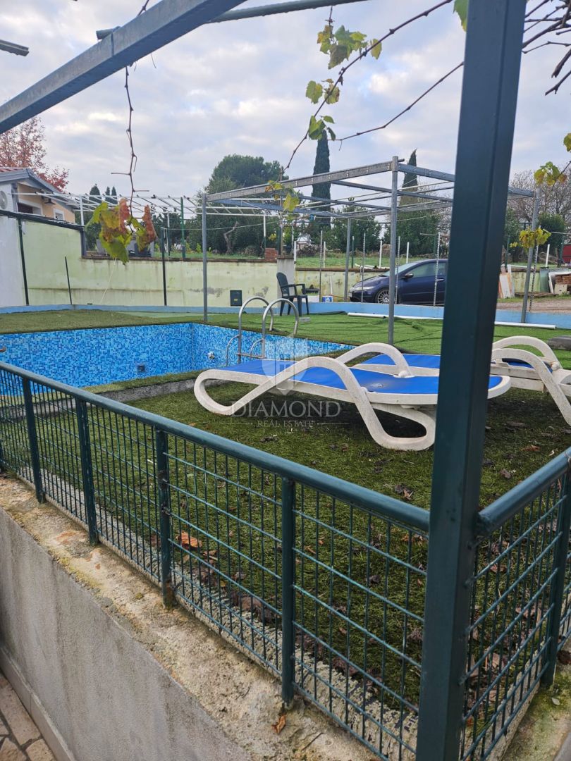 PRILOŽNOST!! ROVINJ! TRI HIŠE IN BAZEN!