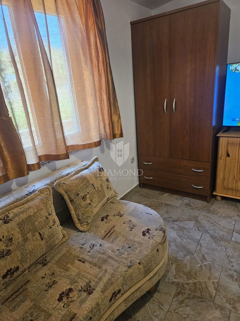 PRILOŽNOST!! ROVINJ! TRI HIŠE IN BAZEN!