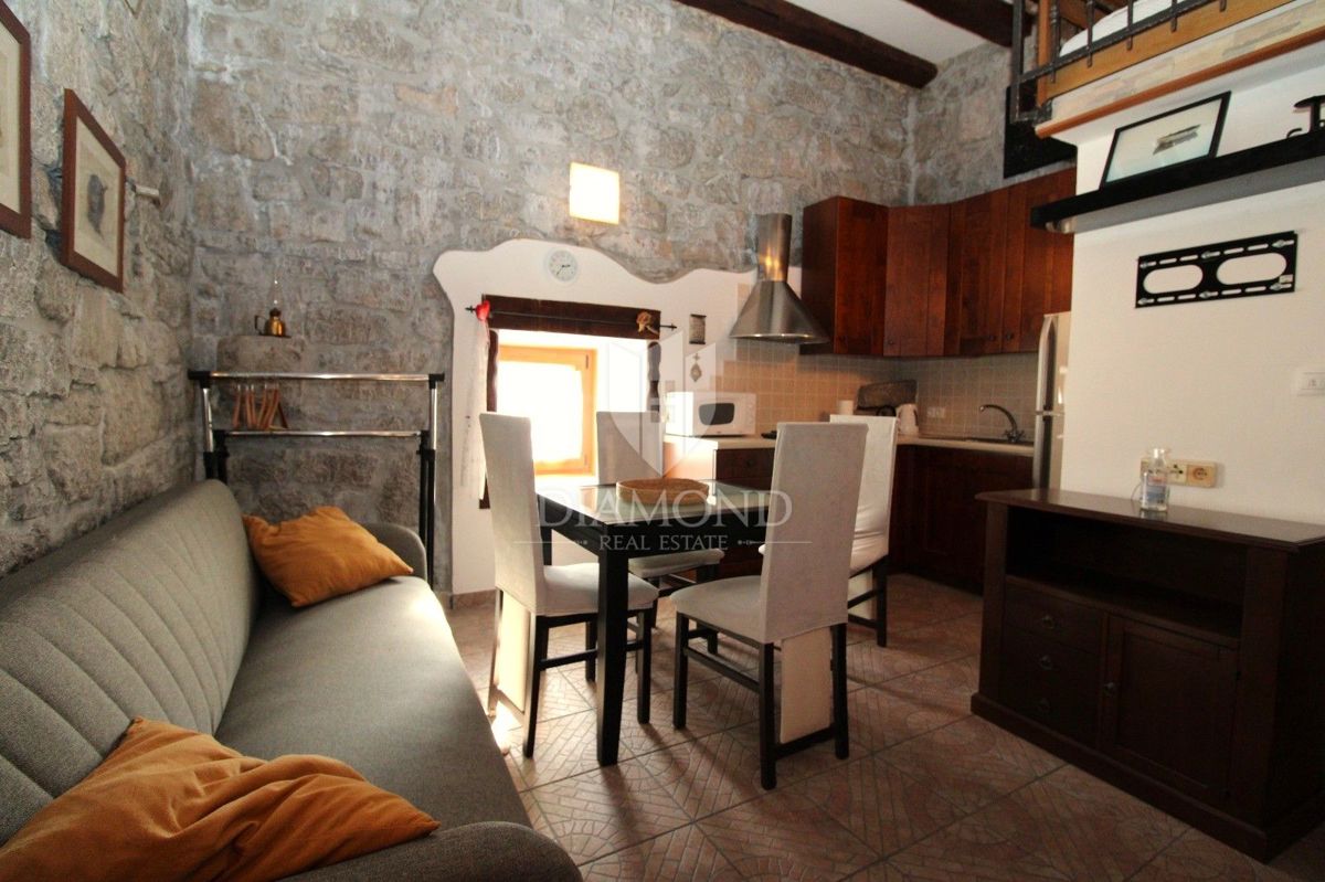 JUŠIĆI, MATULJI - Dve stanovanjski enoti