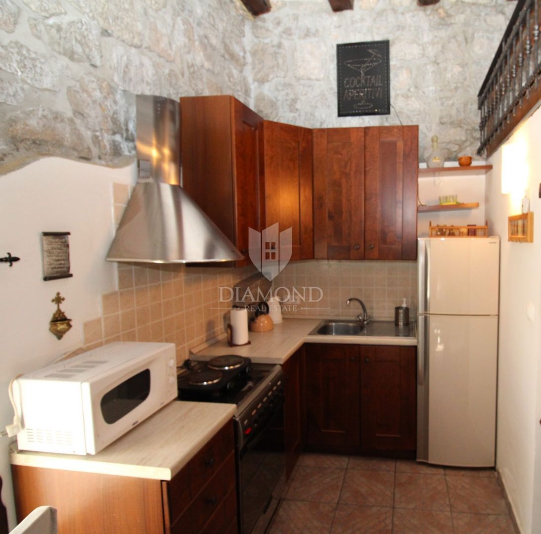 JUŠIĆI, MATULJI - Dve stanovanjski enoti