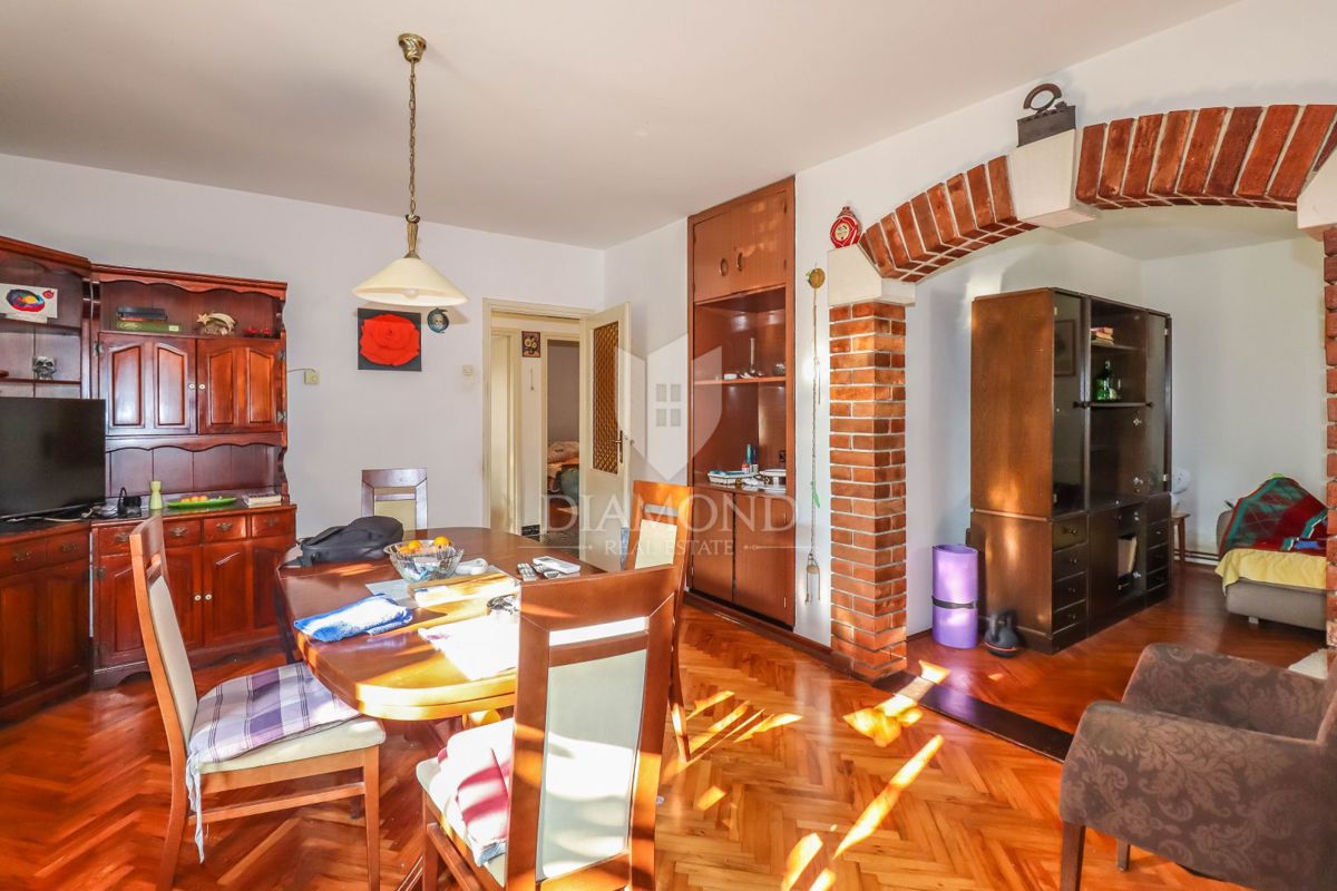 PRILOŽNOST! ROVINJ! STANOVANJE, VRT, PARKIRIŠČE!