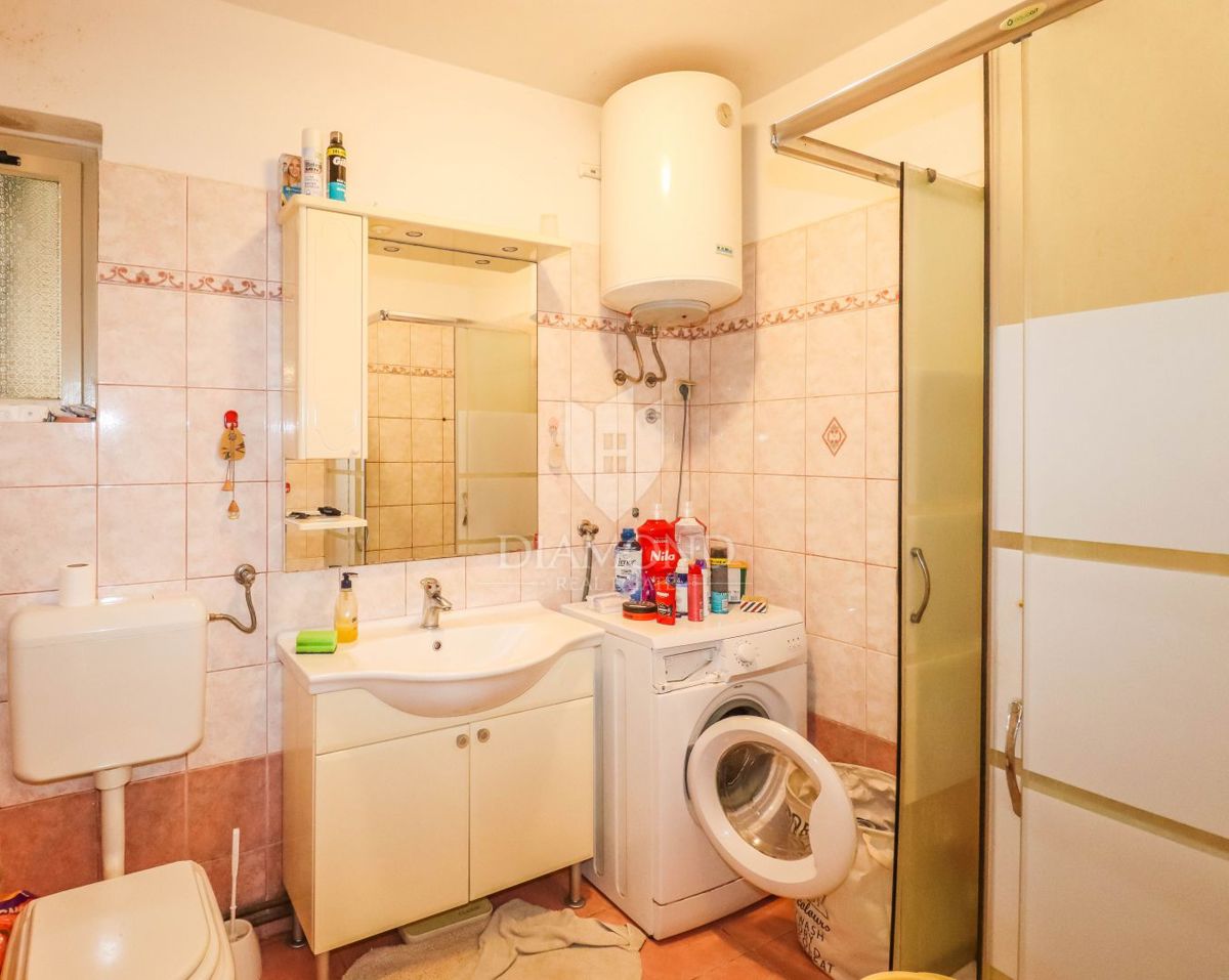 PRILOŽNOST! ROVINJ! STANOVANJE, VRT, PARKIRIŠČE!