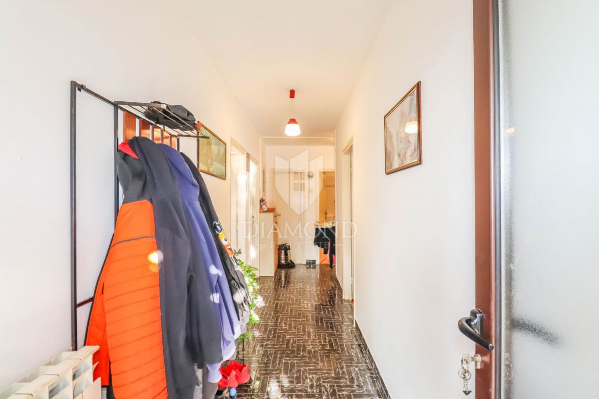 PRILOŽNOST! ROVINJ! STANOVANJE, VRT, PARKIRIŠČE!