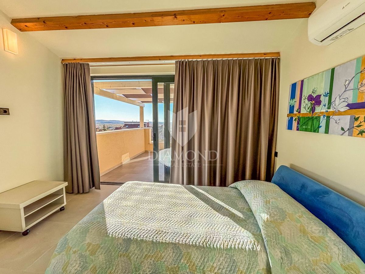 Poreč, okolica, očarljiva hiša s panoramskim razgledom!