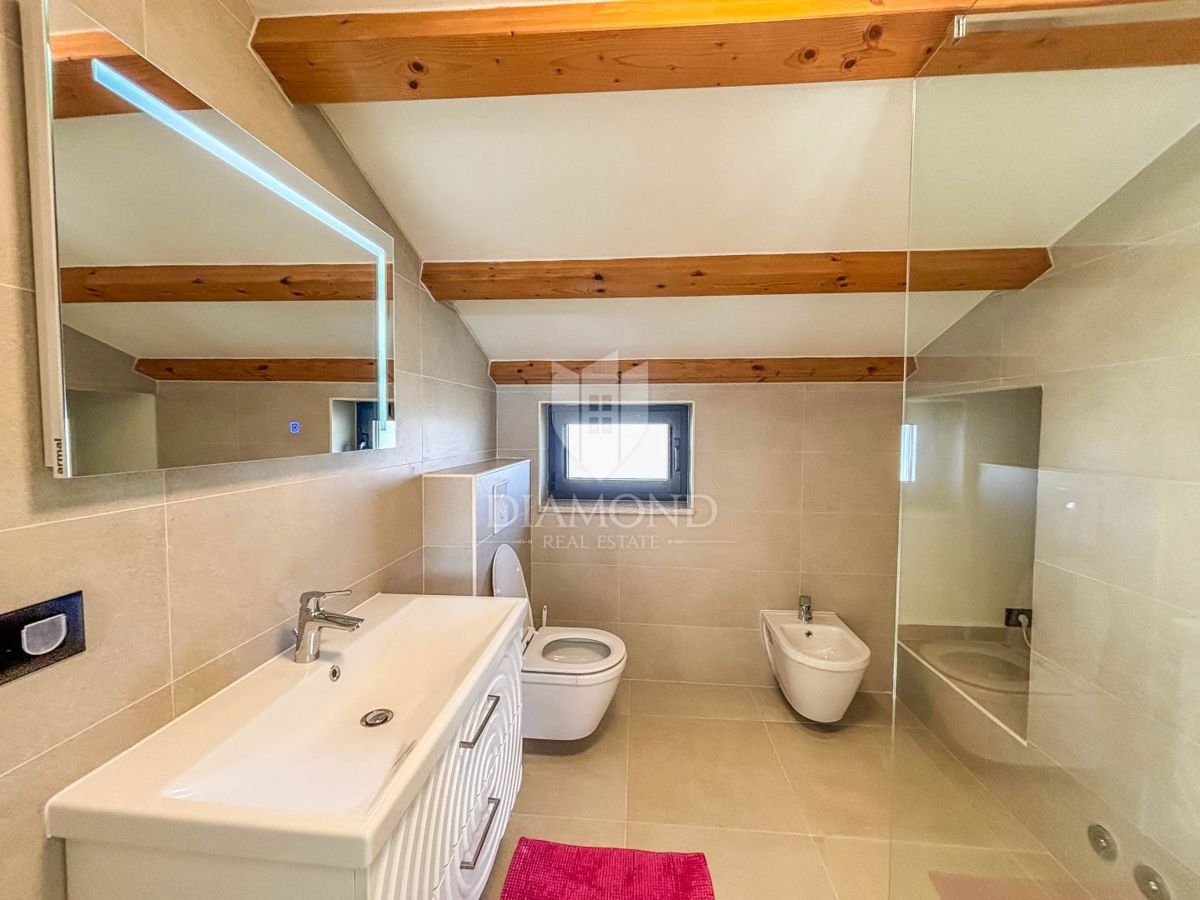 Poreč, okolica, očarljiva hiša s panoramskim razgledom!