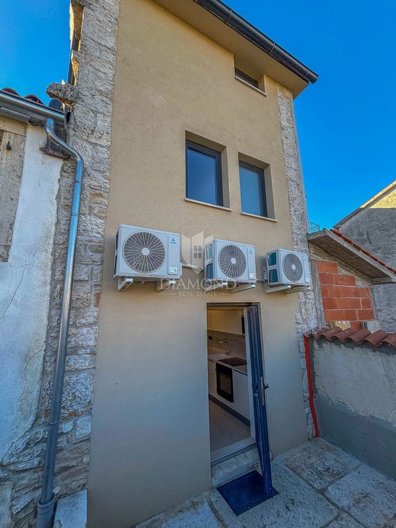 Poreč, okolica, očarljiva hiša s panoramskim razgledom!