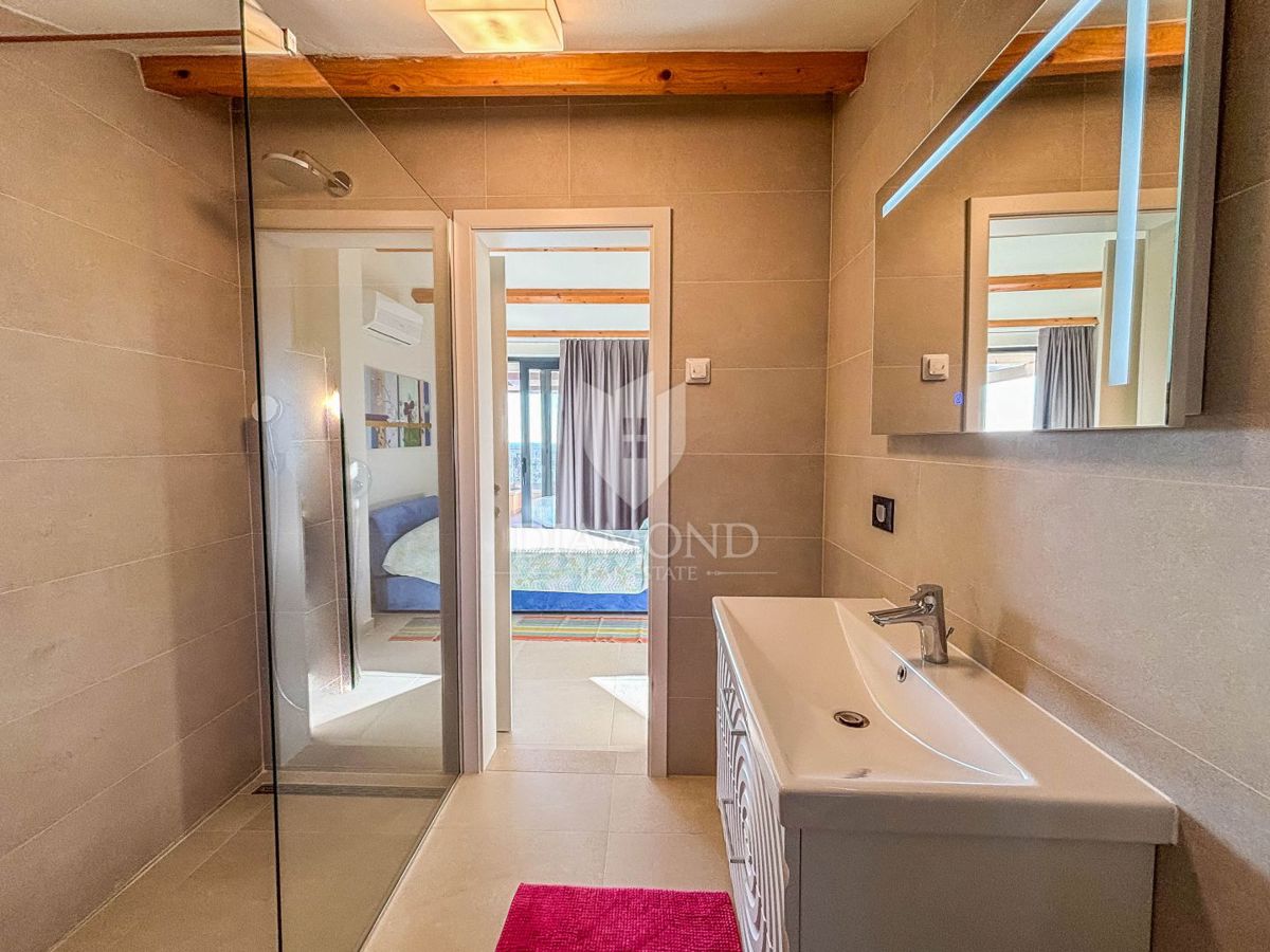 Poreč, okolica, očarljiva hiša s panoramskim razgledom!