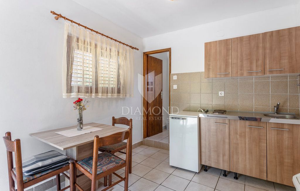 Hiša z vrtom v Šilu blizu morja