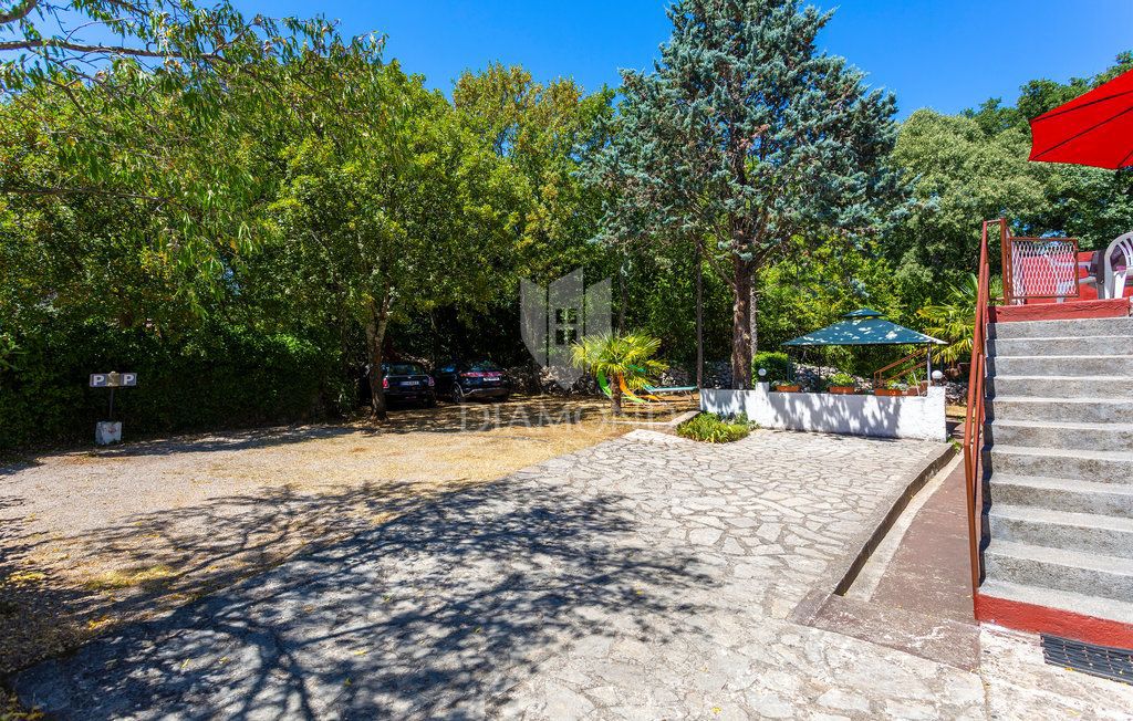 Hiša z vrtom v Šilu blizu morja