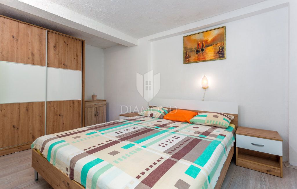 Hiša z vrtom v Šilu blizu morja