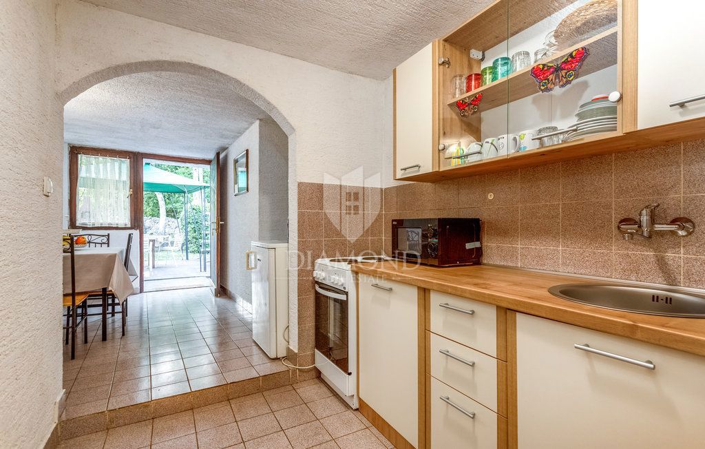 Hiša z vrtom v Šilu blizu morja