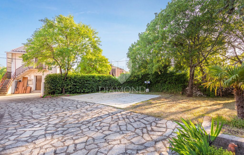 Hiša z vrtom v Šilu blizu morja