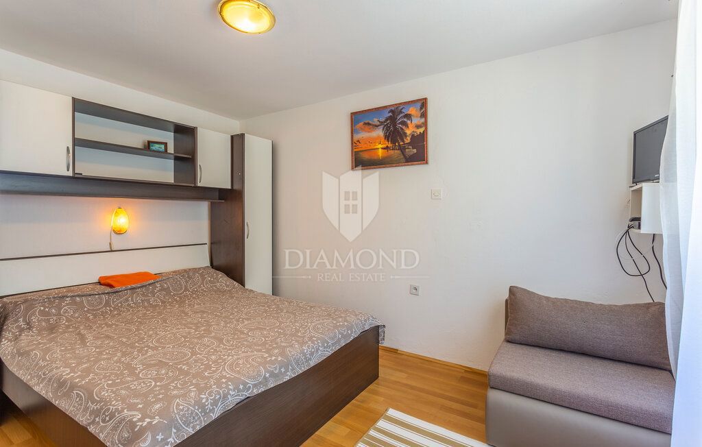 Hiša z vrtom v Šilu blizu morja