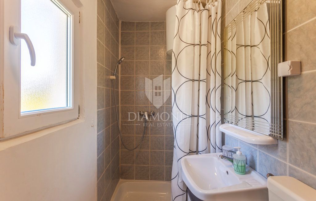 Hiša z vrtom v Šilu blizu morja