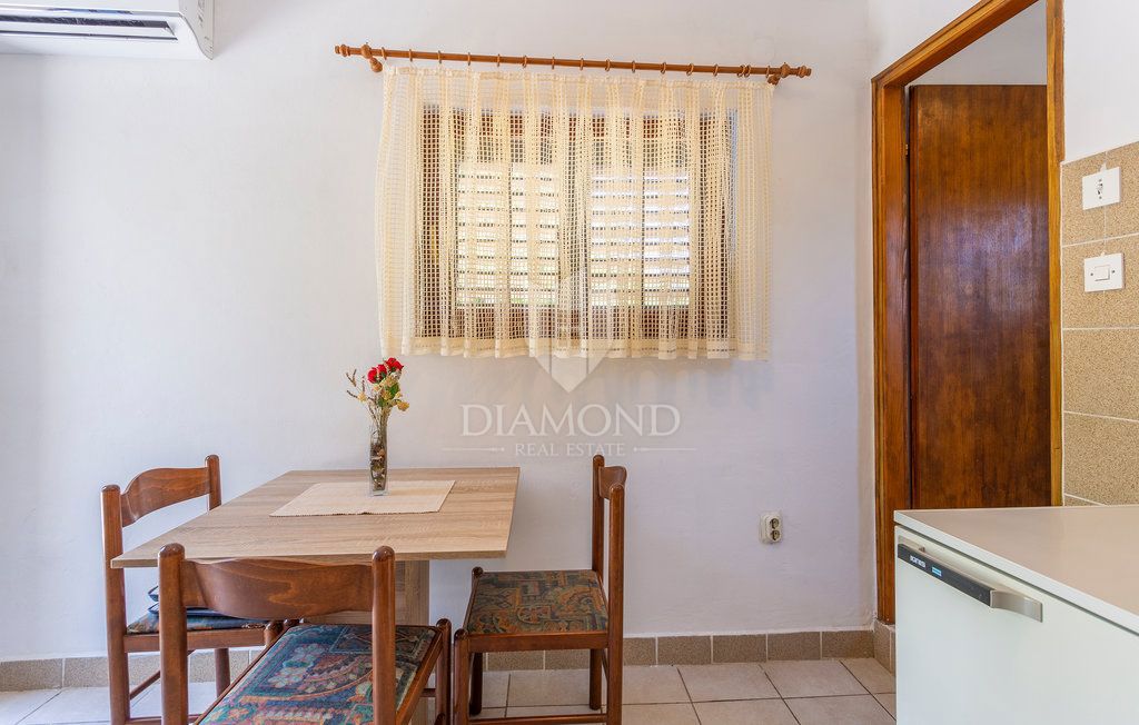 Hiša z vrtom v Šilu blizu morja