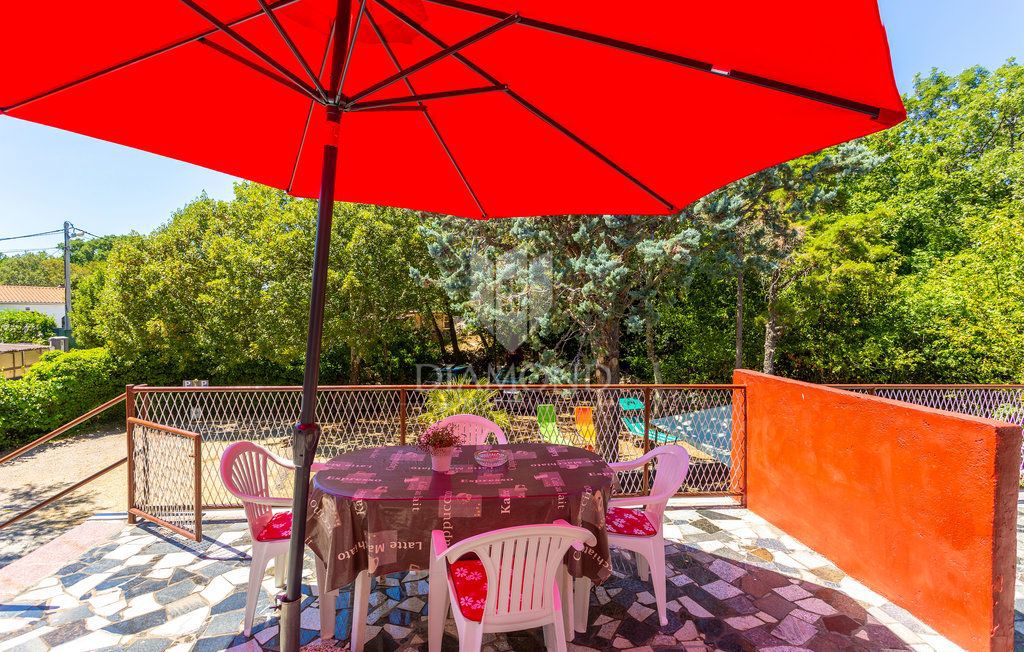 Hiša z vrtom v Šilu blizu morja