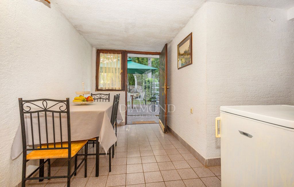 Hiša z vrtom v Šilu blizu morja