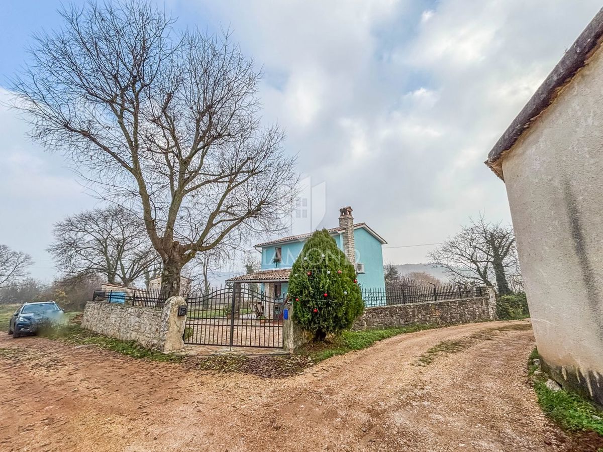 Motovun, primerno gradbeno zemljišče za vaš dom v Istri!