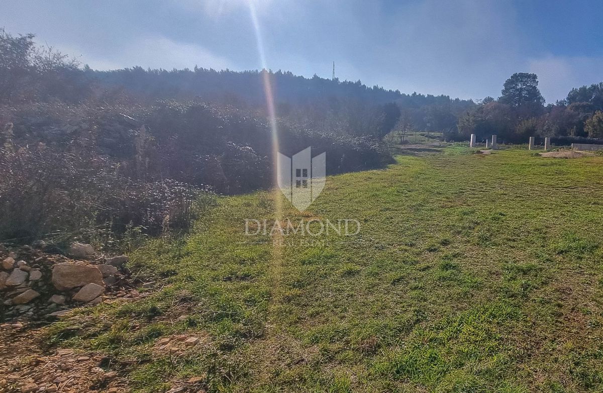 Gradbeno zemljišče 5 km od Rovinja