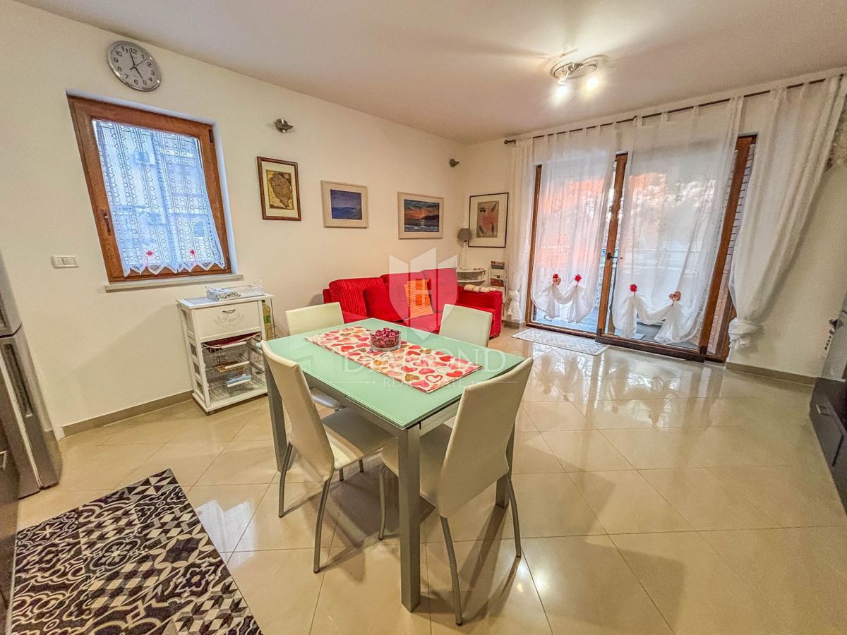 Ekskluzivno! Novigrad, stanovanje v pritličju 100 m od plaže!