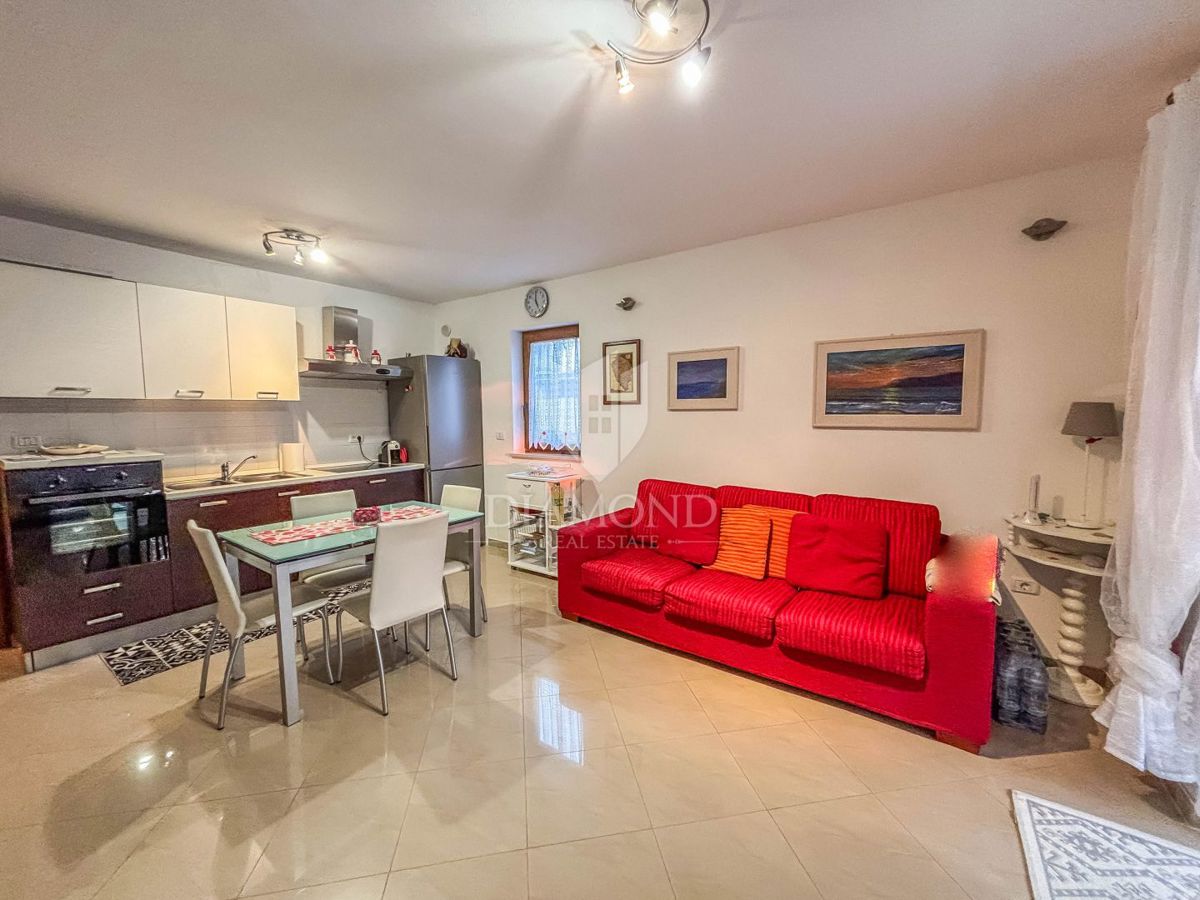 Ekskluzivno! Novigrad, stanovanje v pritličju 100 m od plaže!