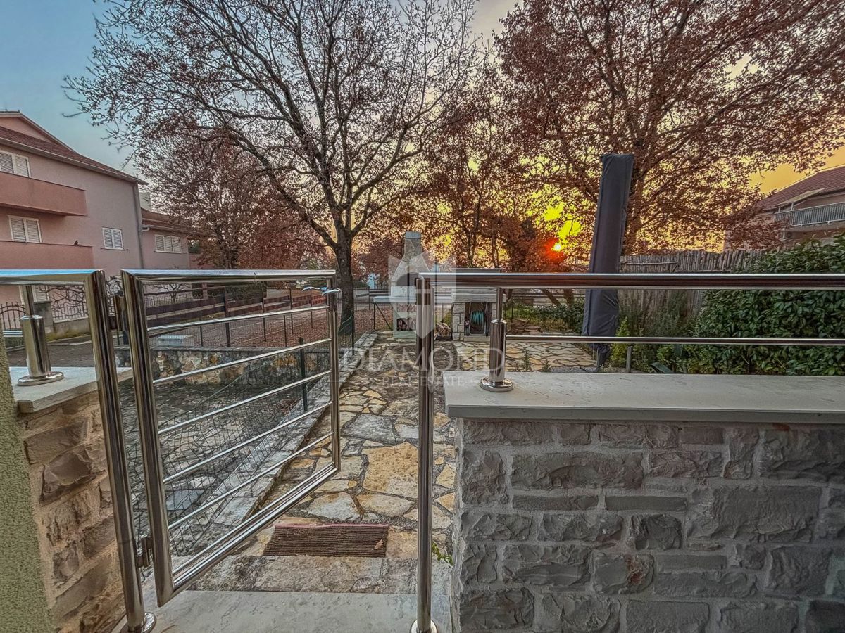 Ekskluzivno! Novigrad, stanovanje v pritličju 100 m od plaže!