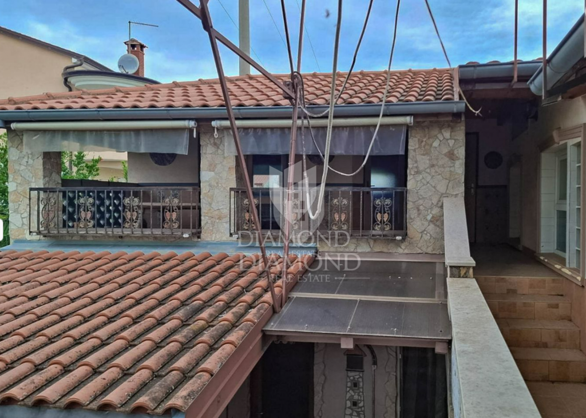 Poreč, priložnost, prostorno stanovanje z letno kuhinjo